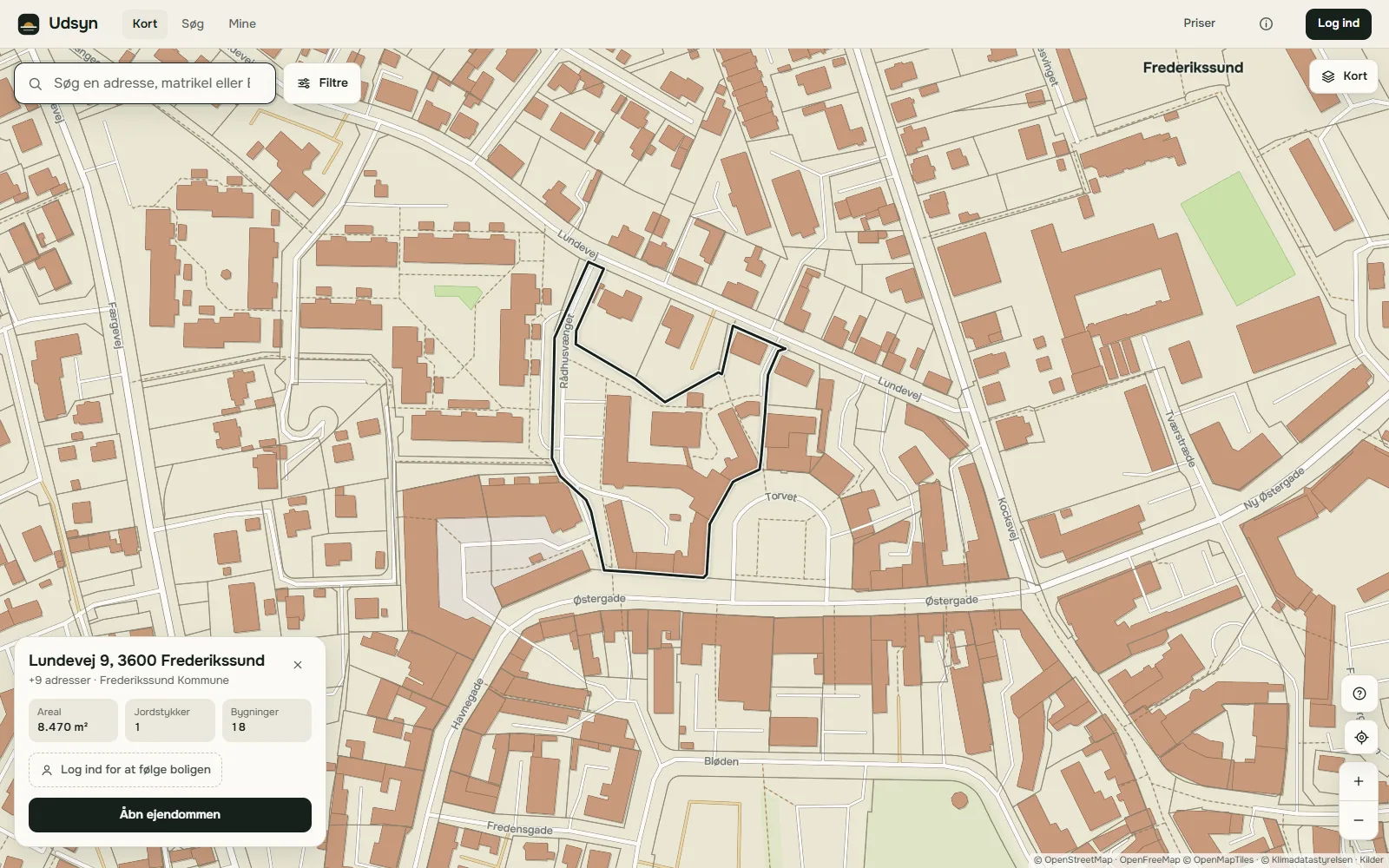 Udsyns kort over Frederikssund med en valgt ejendom, dens skel og nøgletal